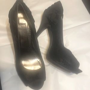 Fabulous Shoes—very little wear—smoke and pet free environment